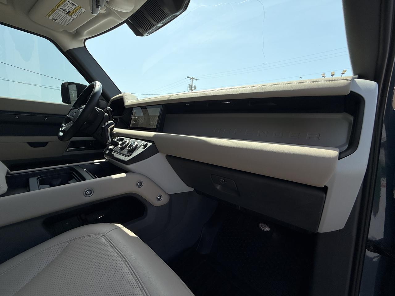 Land Rover Defender P300 110 S 2024