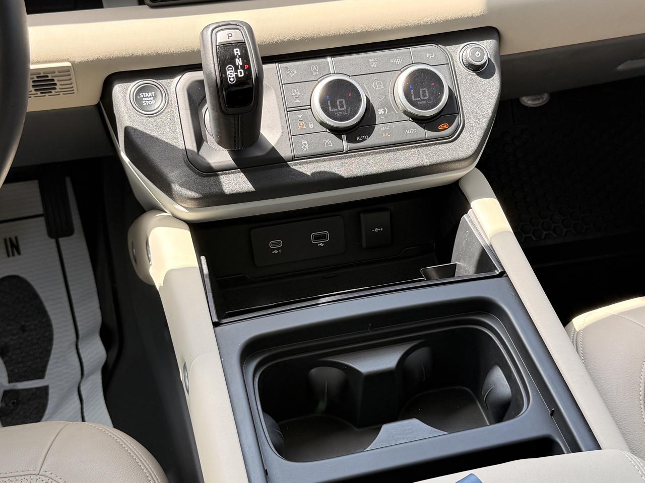 Land Rover Defender P300 110 S 2024