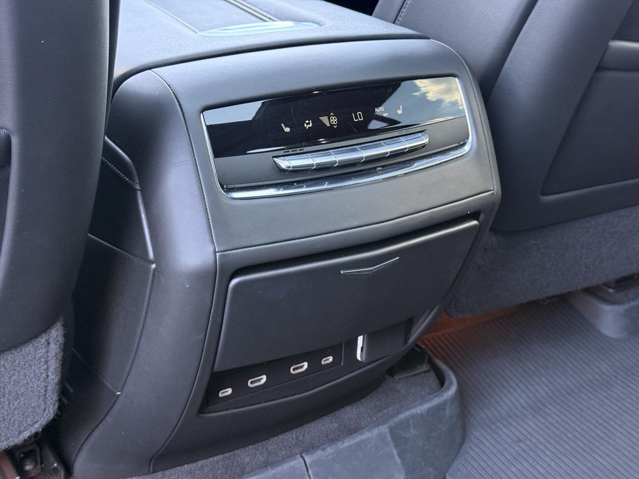 Cadillac Escalade Sport Platinum AWD 2023