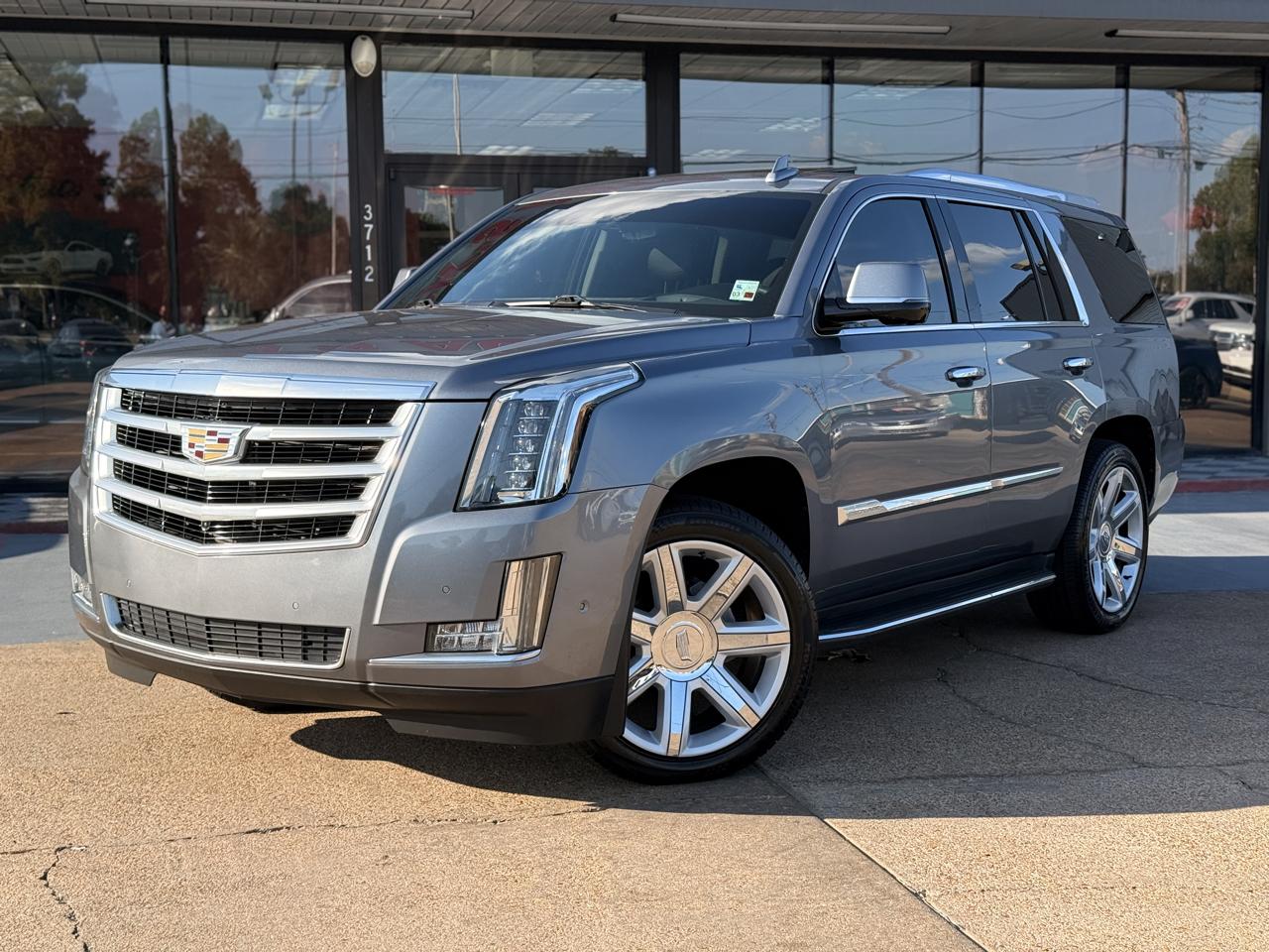 Cadillac Escalade photo 3