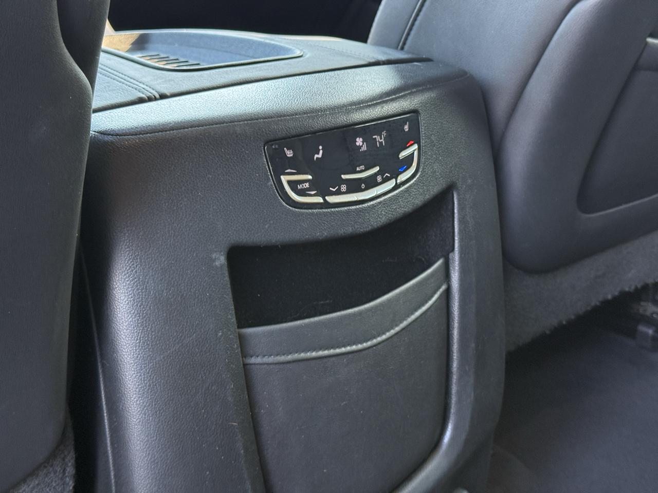 Cadillac Escalade photo 31