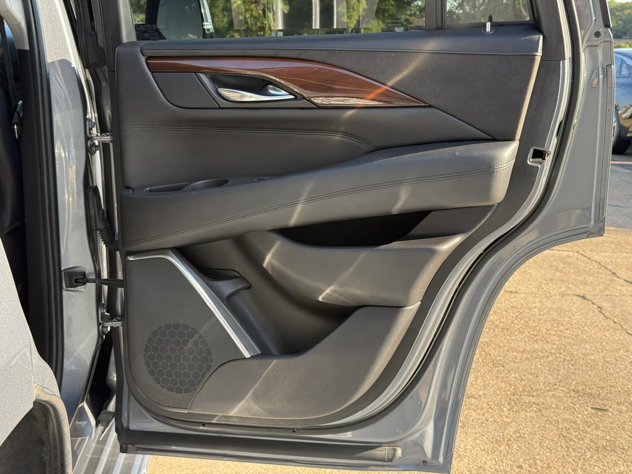 Cadillac Escalade photo 39