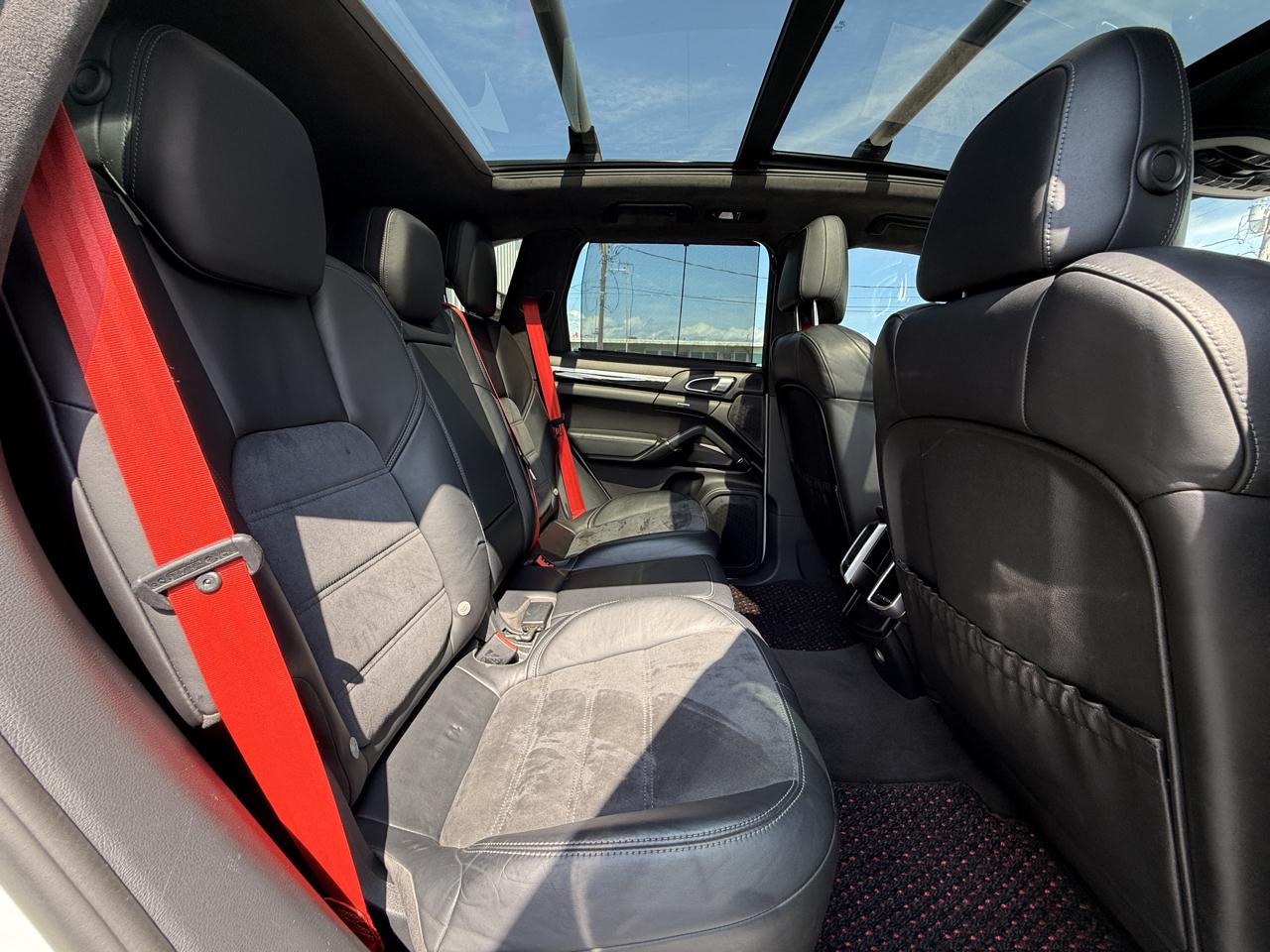 Porsche Cayenne GTS 2014