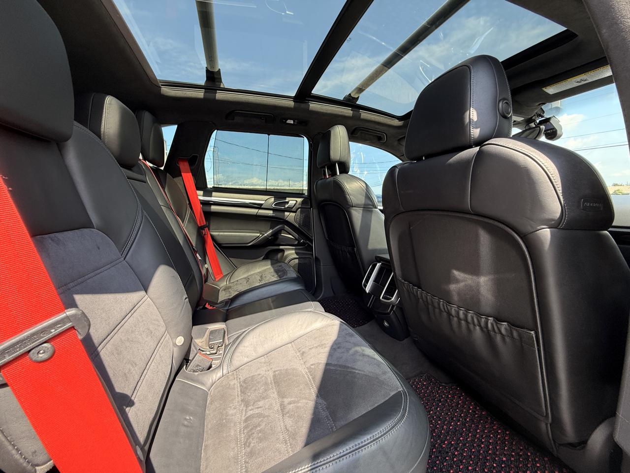 Porsche Cayenne GTS 2014