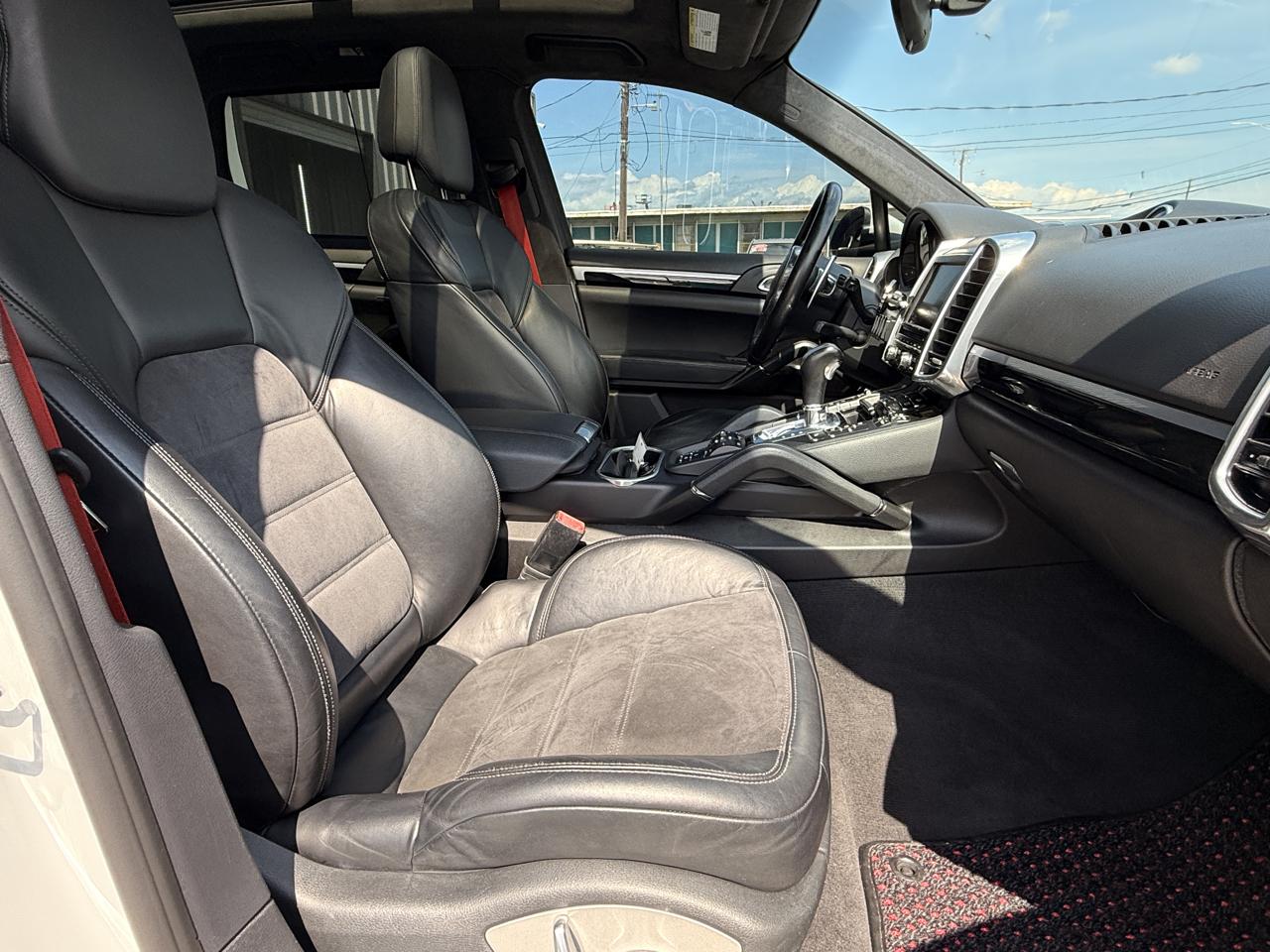 Porsche Cayenne GTS 2014
