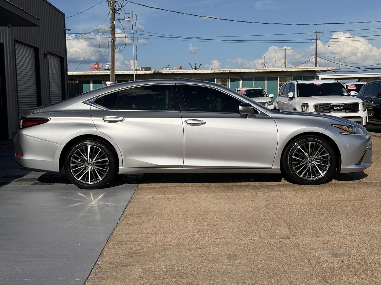 Lexus ES 350 Base 2022