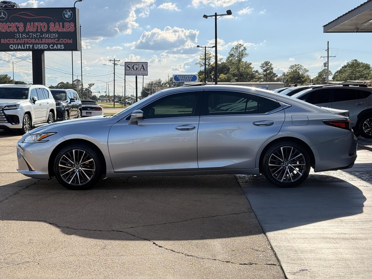 Lexus ES 350 Base 2022