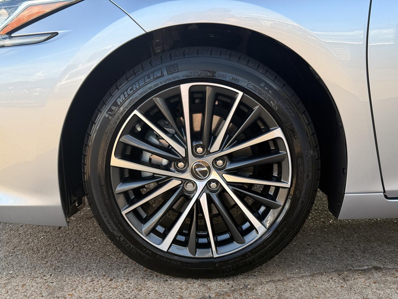 Lexus ES 350 Base 2022