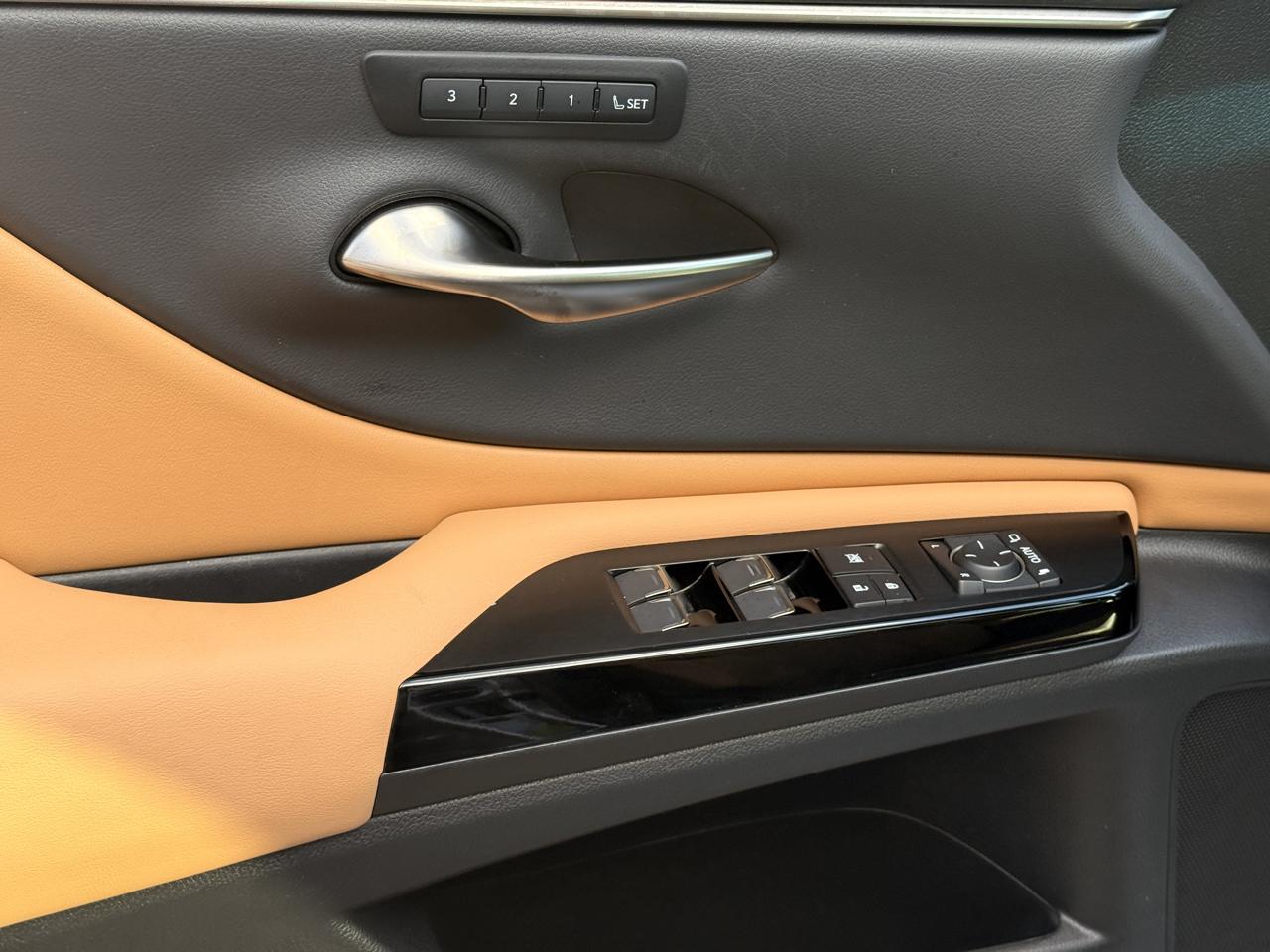 Lexus ES 350 Base 2022
