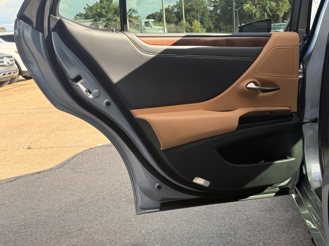 Lexus ES 350 Base 2022
