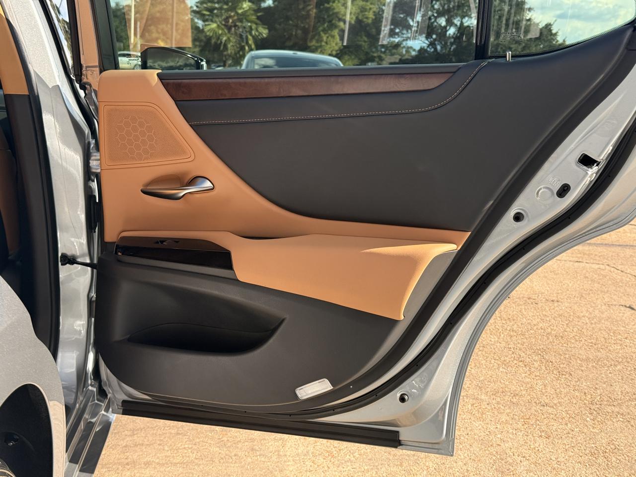 Lexus ES 350 Base 2022