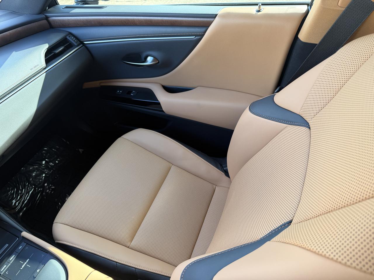 Lexus ES 350 Base 2022