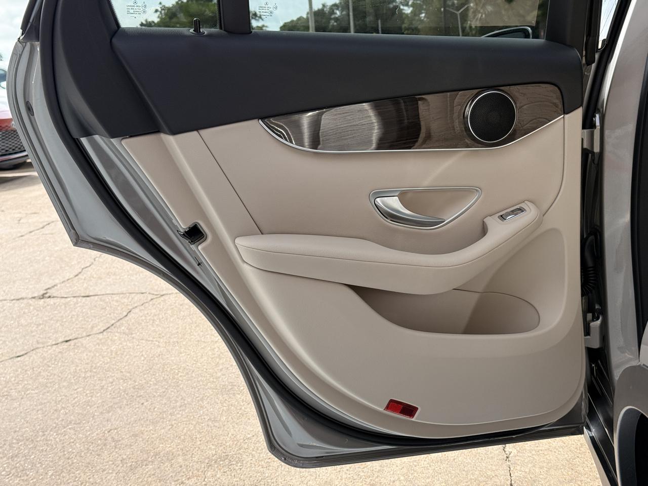 Mercedes-Benz GLC-Class GLC300 2021