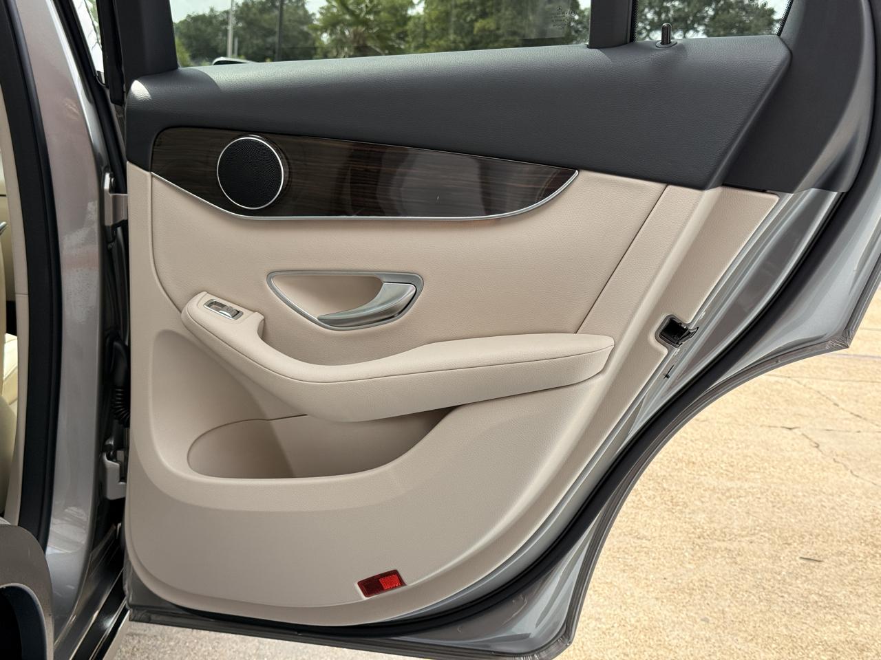 Mercedes-Benz GLC-Class GLC300 2021