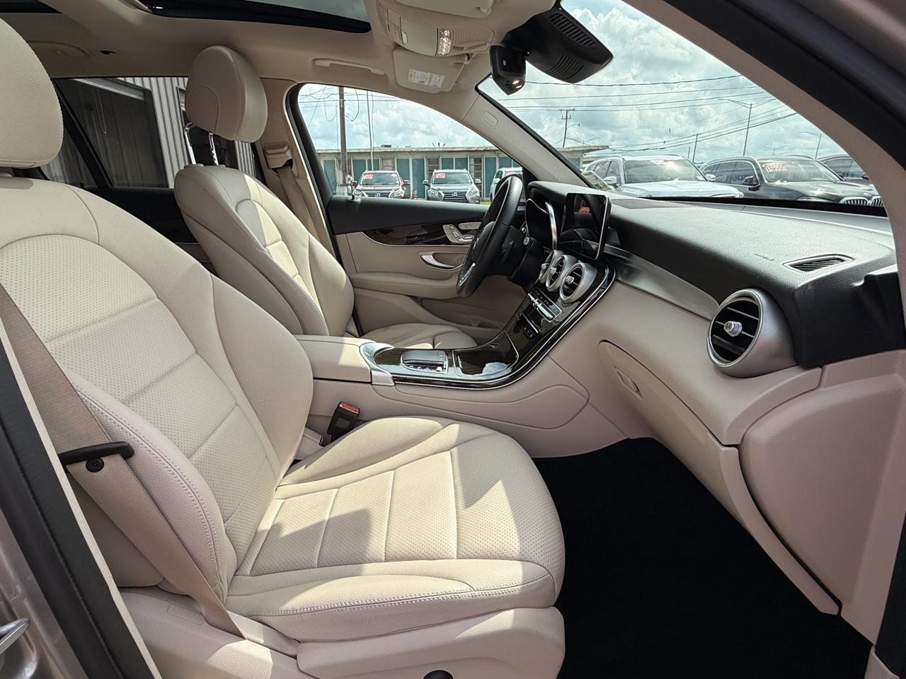 Mercedes-Benz GLC-Class GLC300 2021