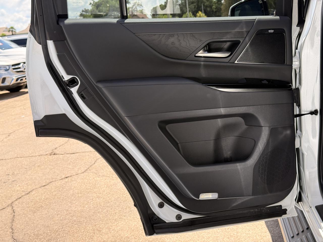 Lexus LX Premium 2024