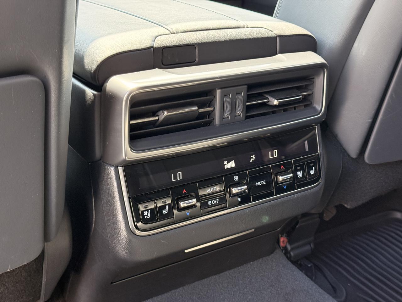 Lexus LX Premium 2024