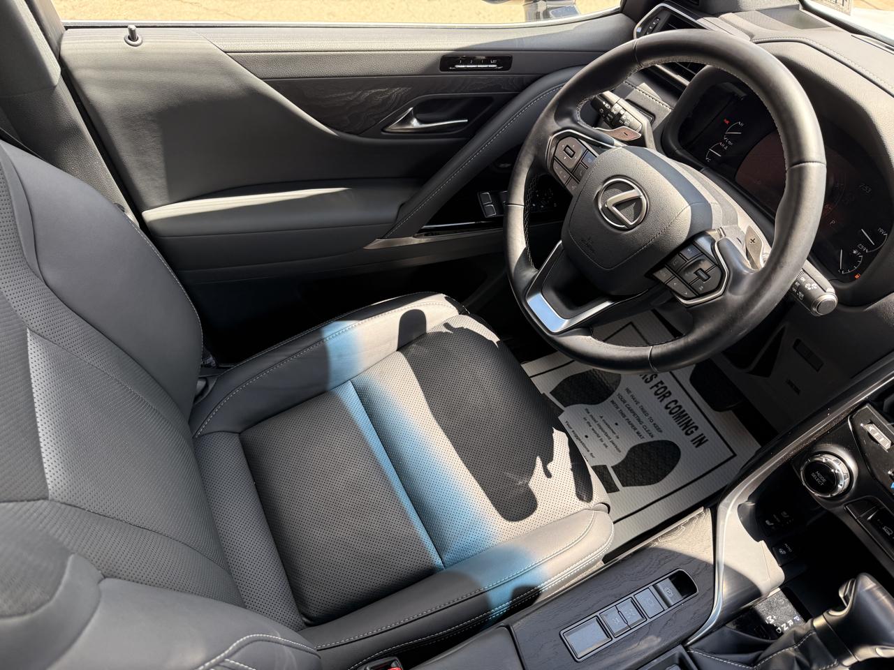 Lexus LX Premium 2024