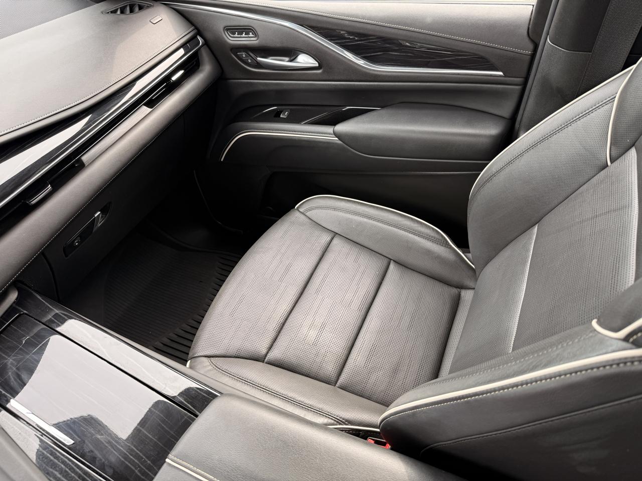Cadillac Escalade ESV Sport AWD 2024