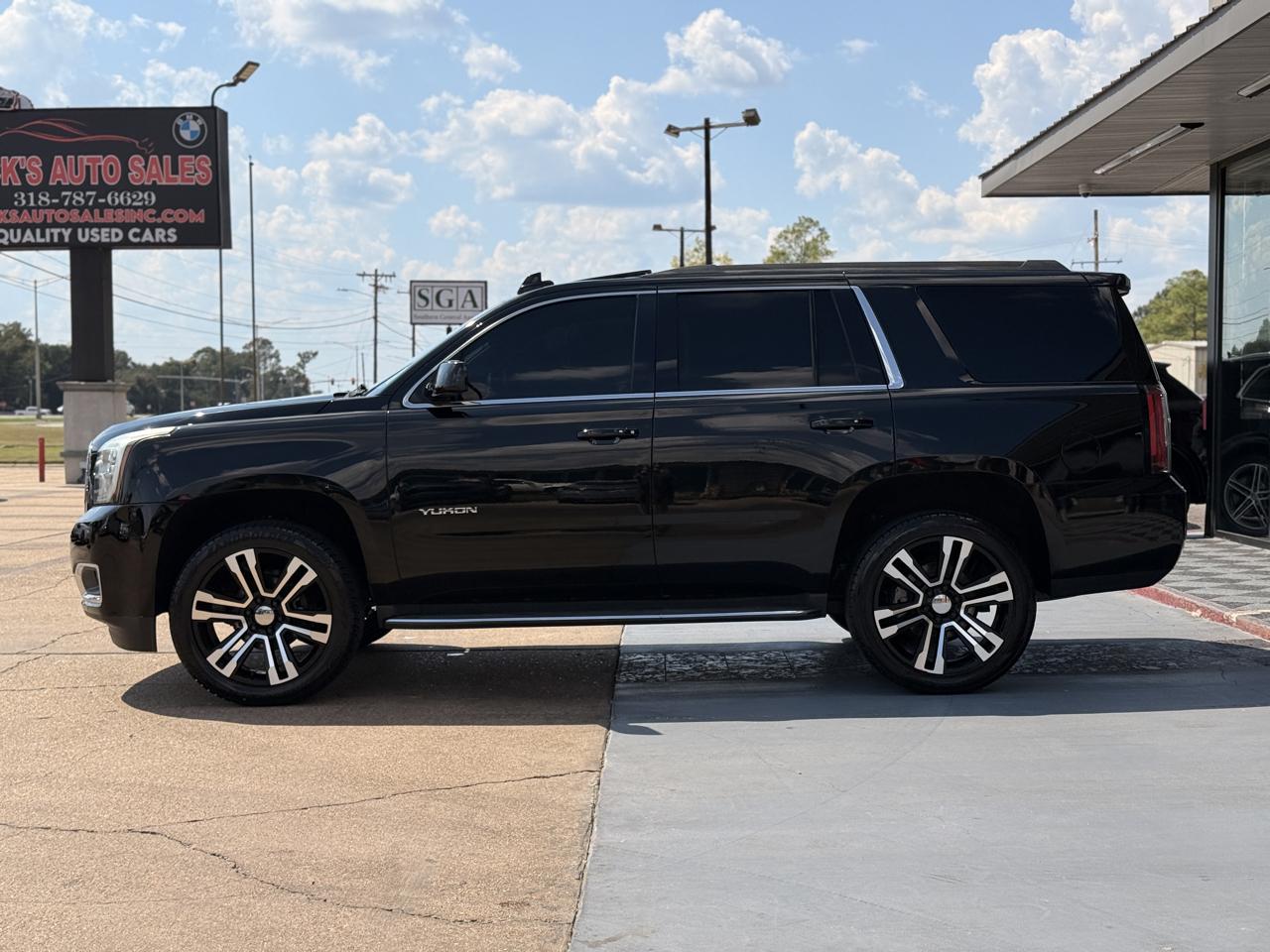 GMC Yukon photo 12