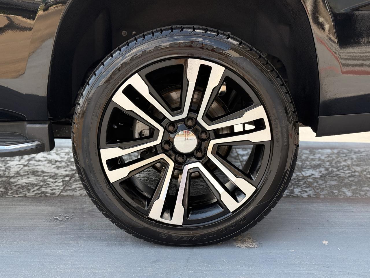 GMC Yukon photo 15