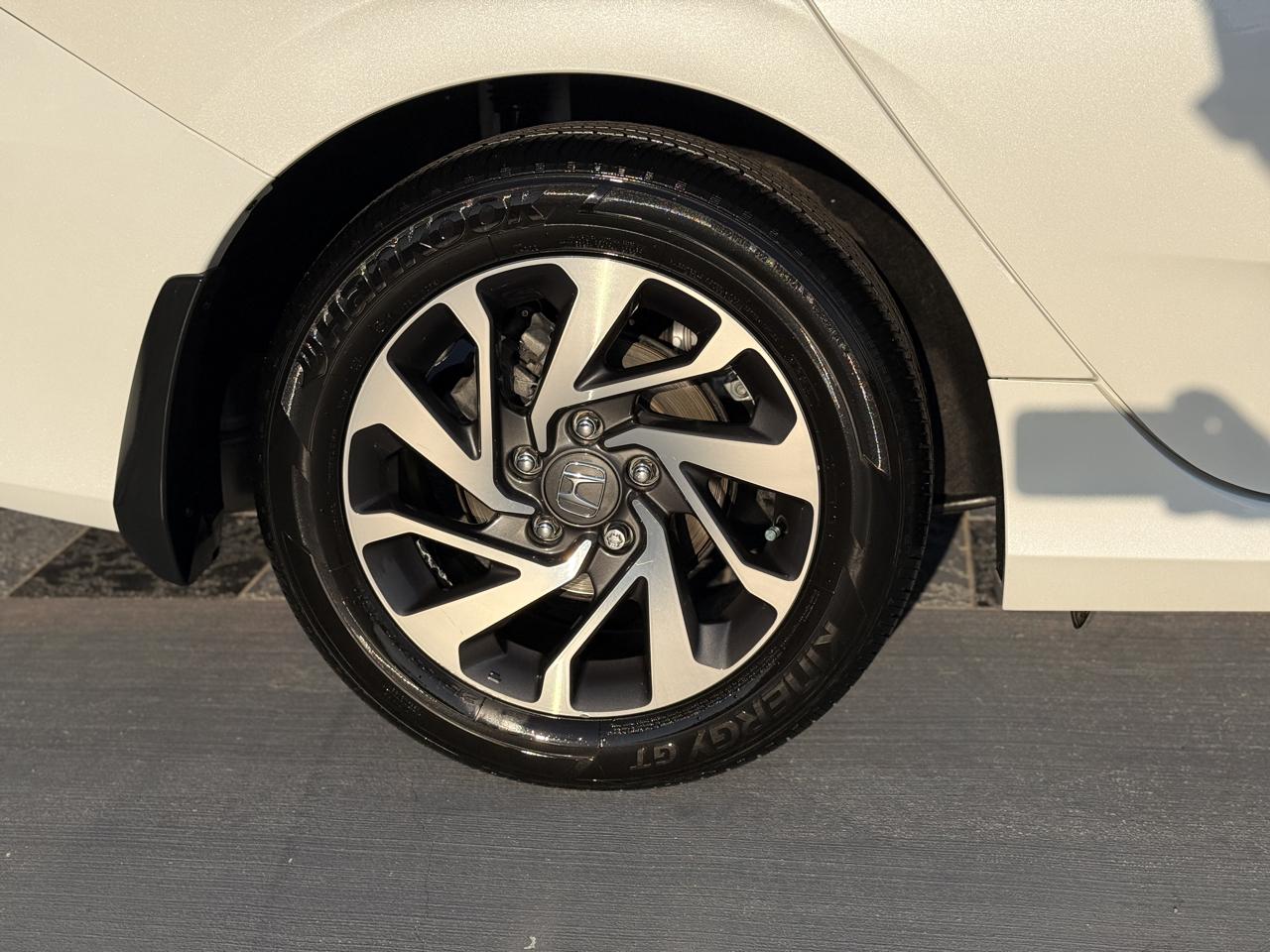 Honda Civic photo 17