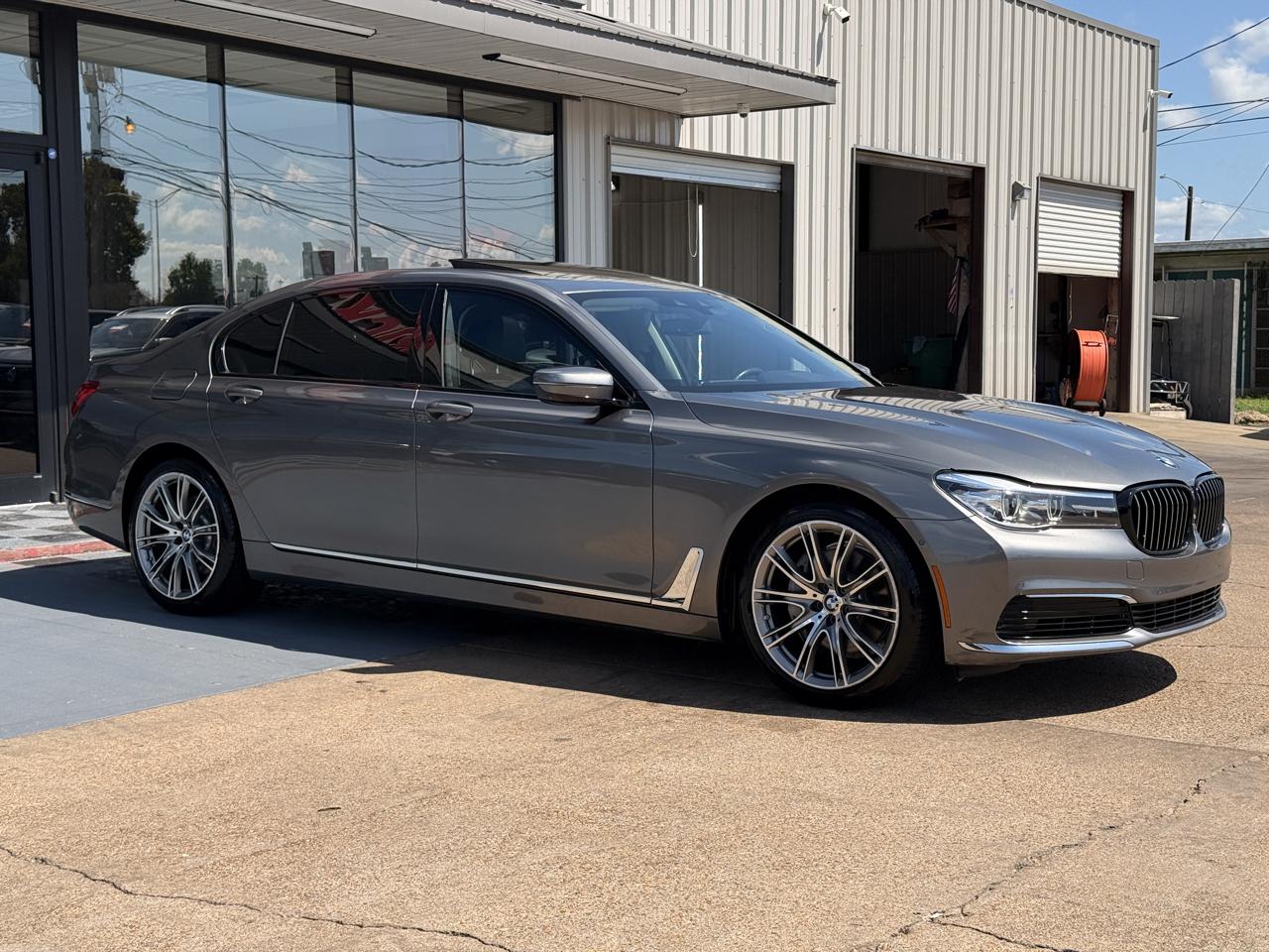 BMW 7-Series 740i 2019