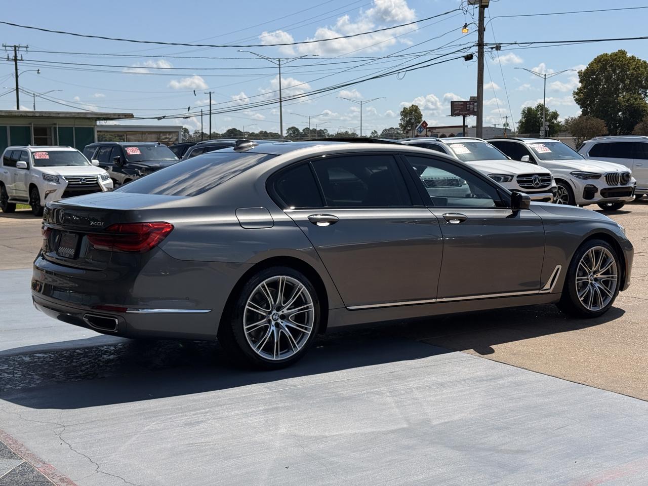 BMW 7-Series 740i 2019