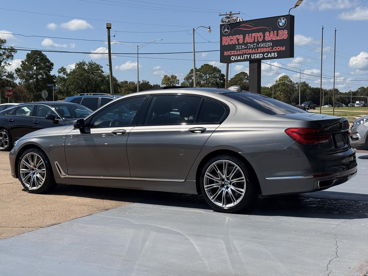 BMW 7-Series 740i 2019