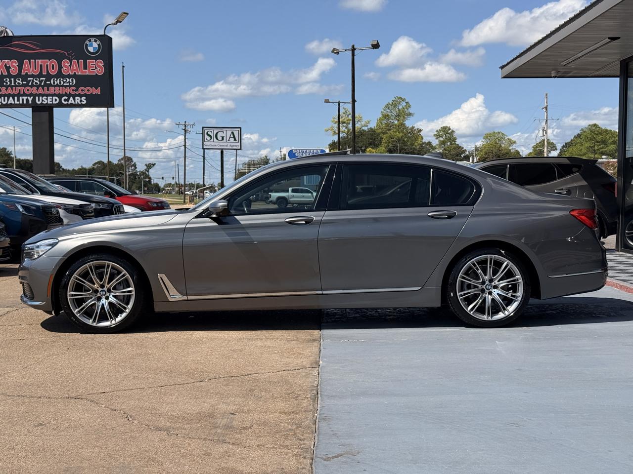 BMW 7-Series 740i 2019