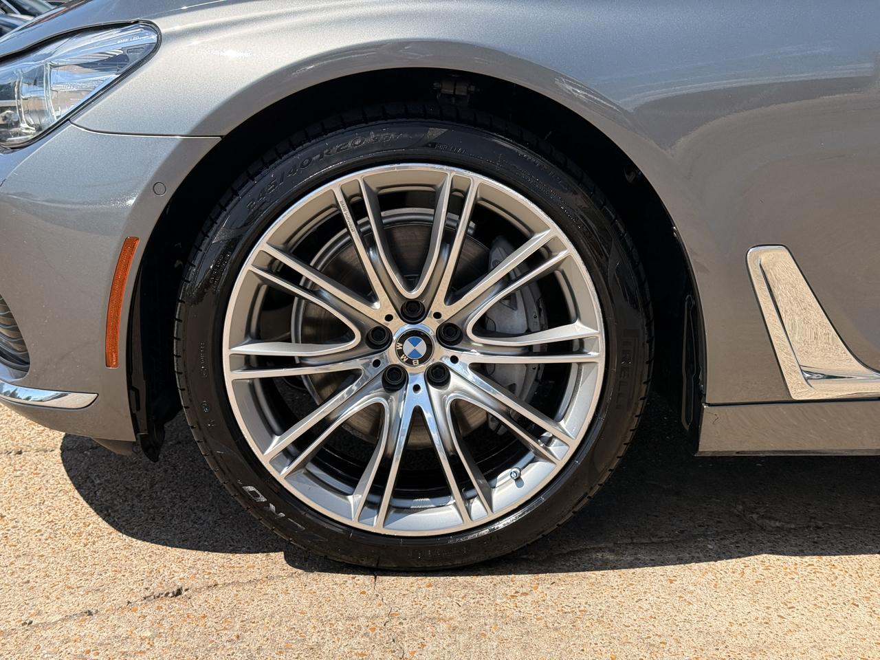 BMW 7-Series 740i 2019