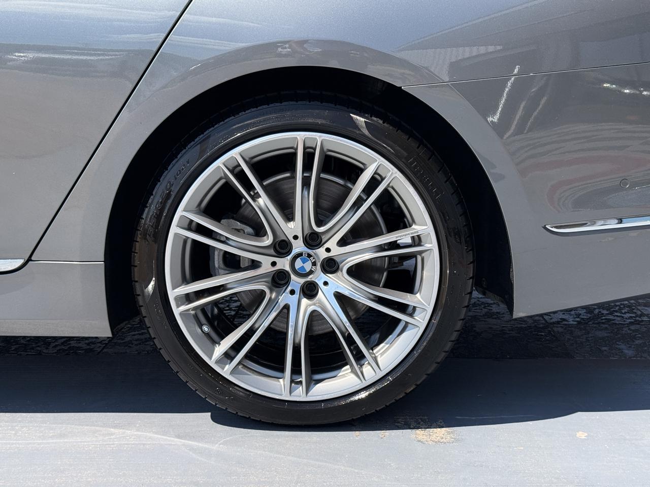 BMW 7-Series 740i 2019