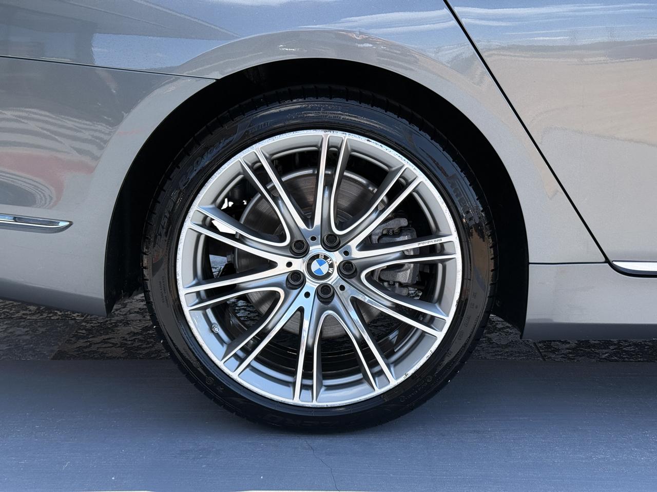 BMW 7-Series 740i 2019