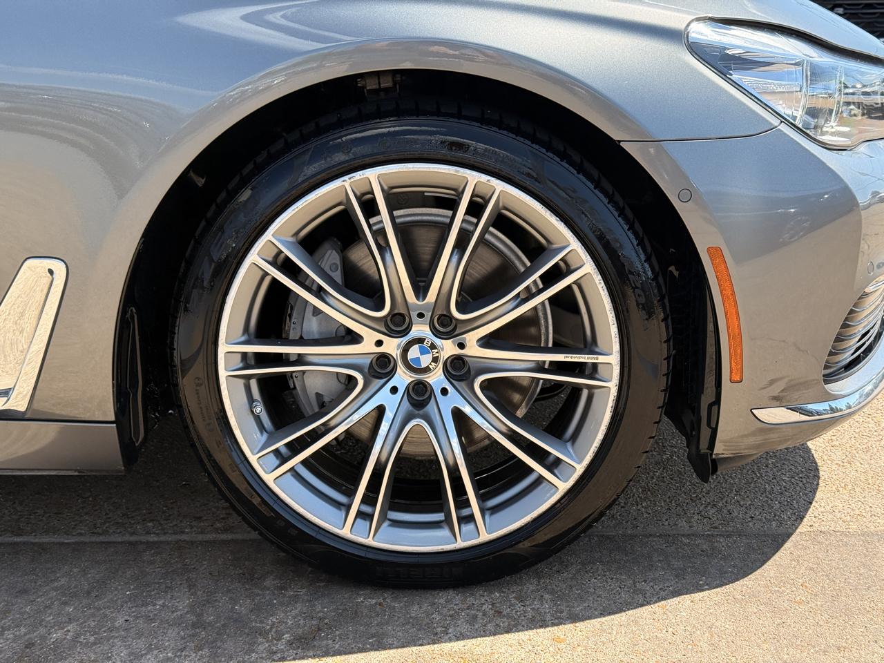BMW 7-Series 740i 2019