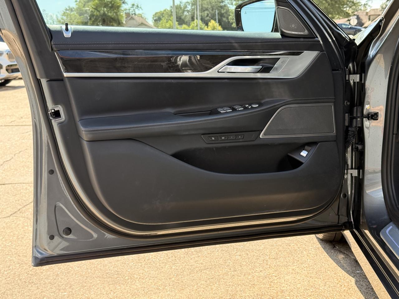 BMW 7-Series 740i 2019