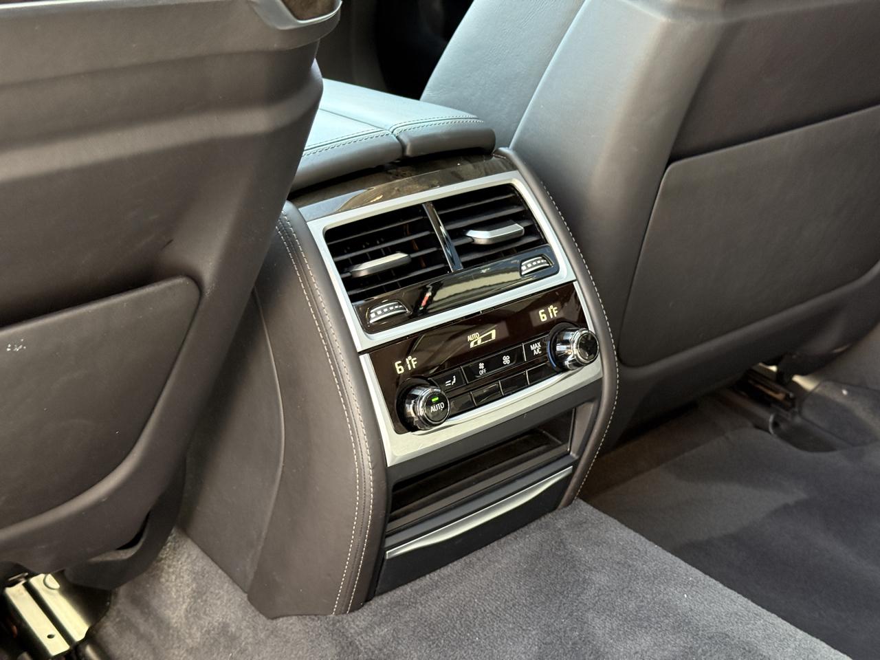 BMW 7-Series 740i 2019