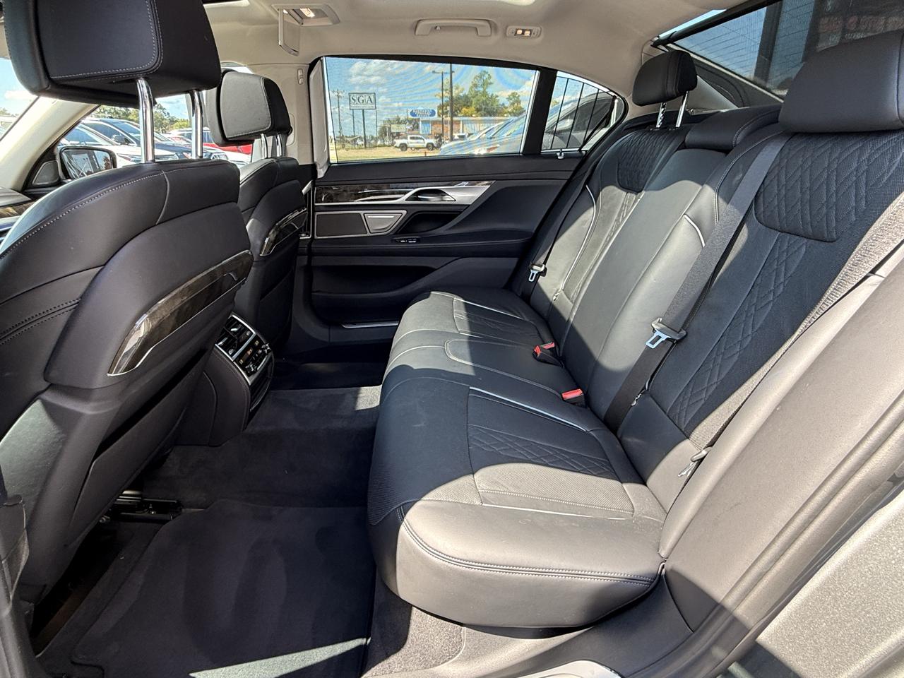 BMW 7-Series 740i 2019