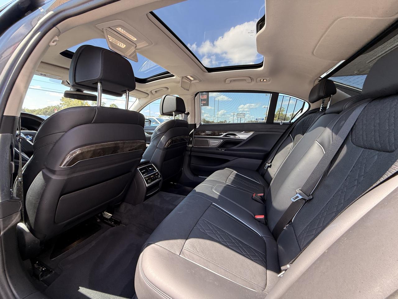BMW 7-Series 740i 2019