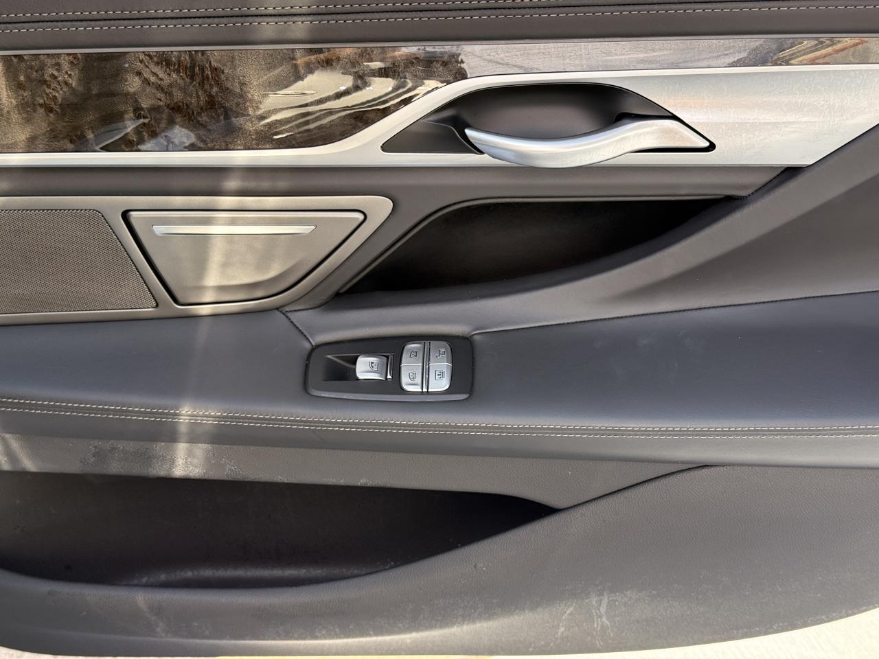 BMW 7-Series 740i 2019