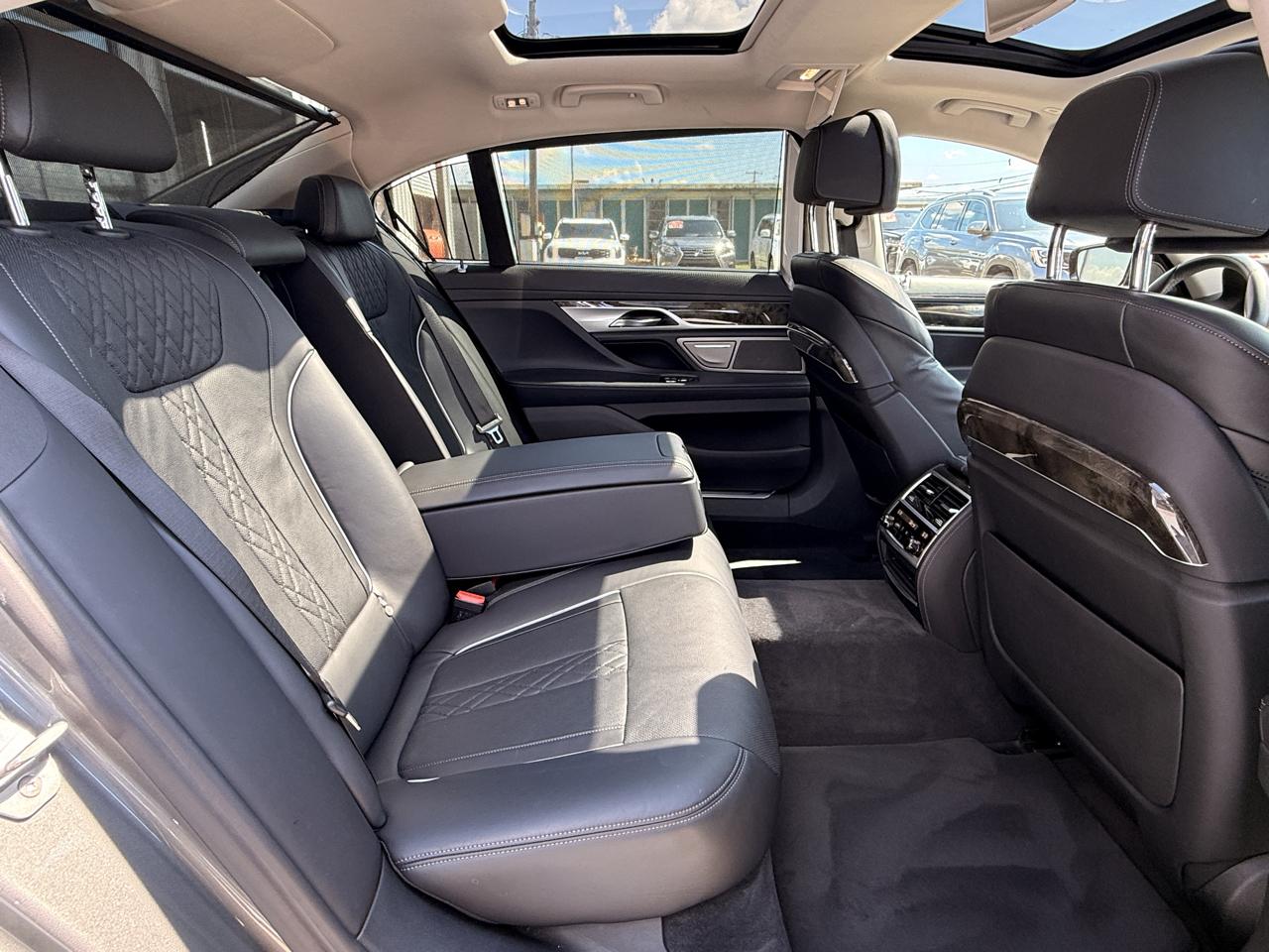 BMW 7-Series 740i 2019