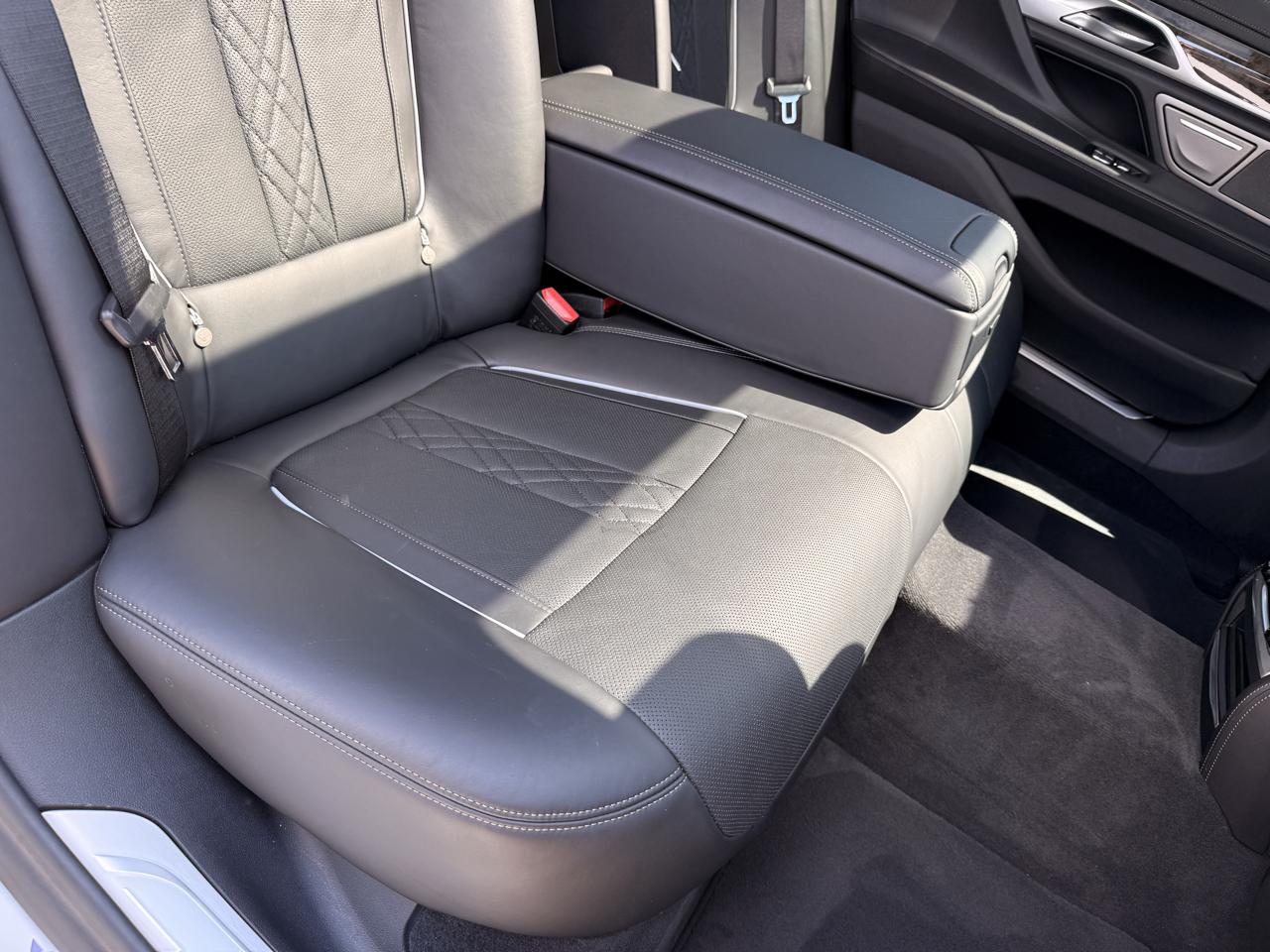 BMW 7-Series 740i 2019