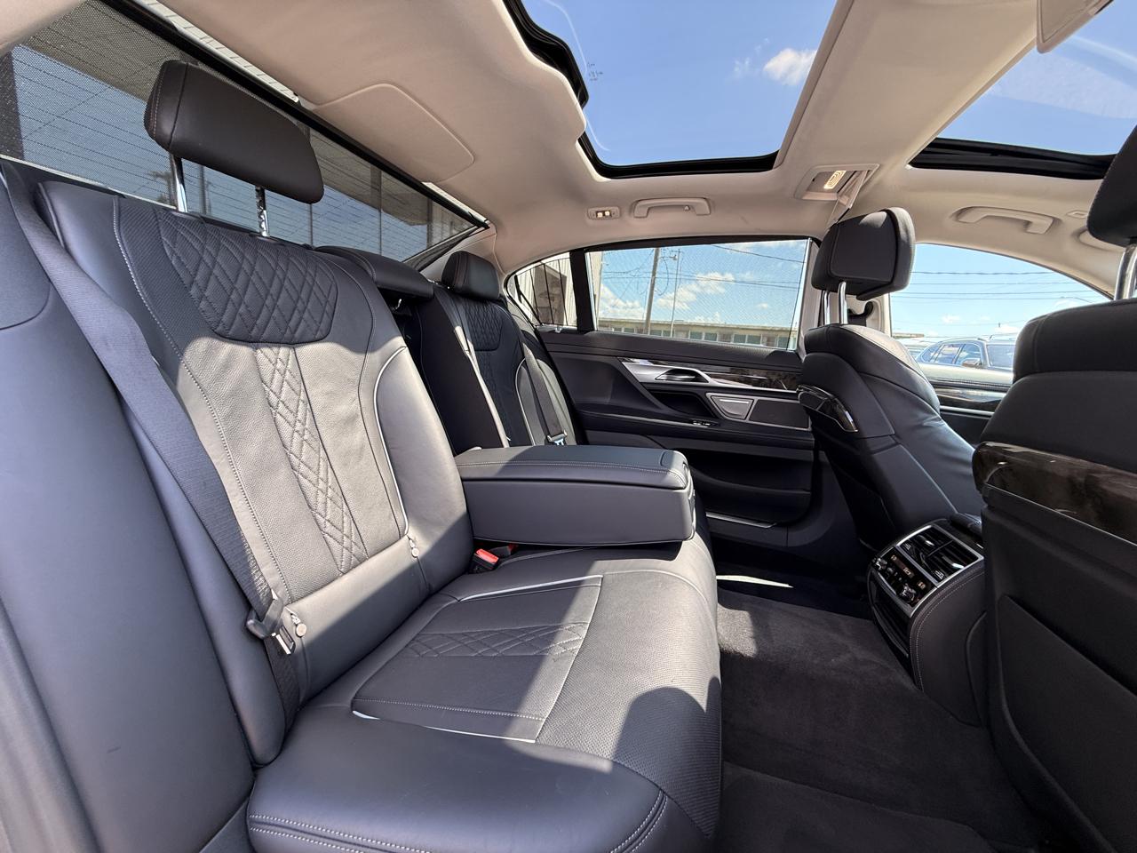 BMW 7-Series 740i 2019