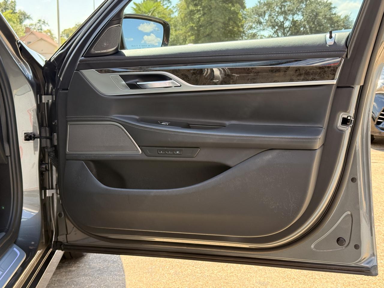 BMW 7-Series 740i 2019