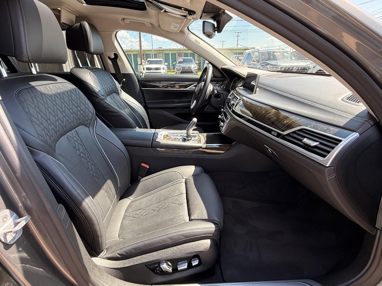 BMW 7-Series 740i 2019