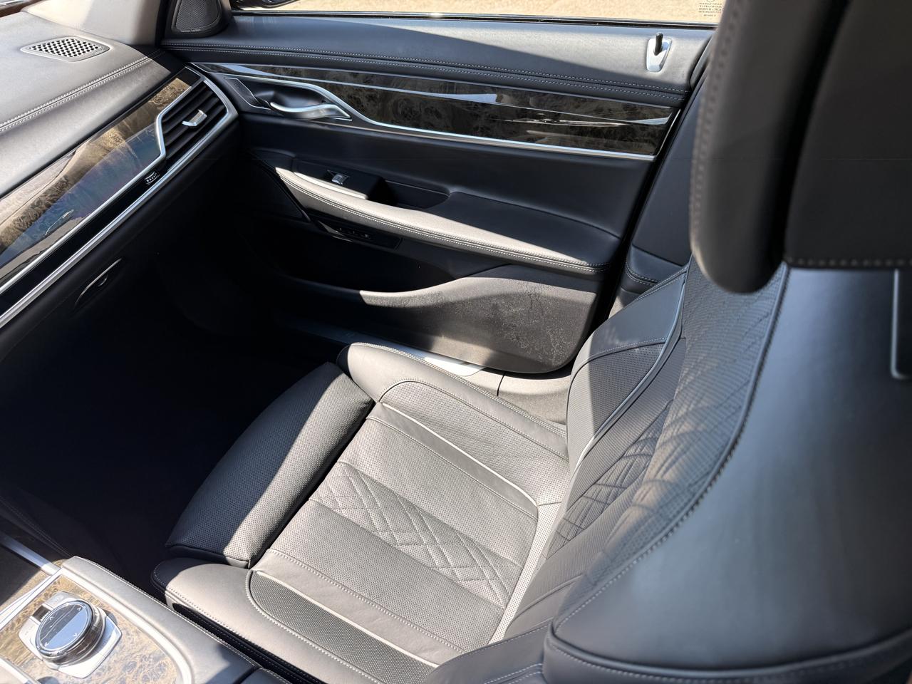 BMW 7-Series 740i 2019