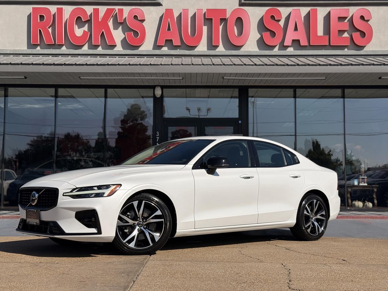 Volvo S60 B5 Core Dark 2024