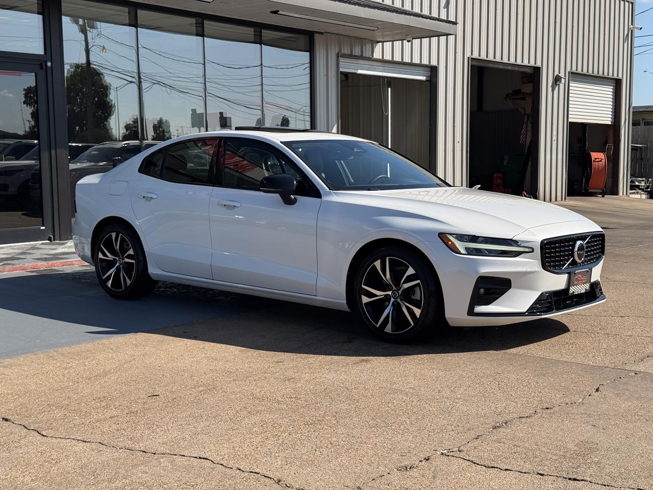 Volvo S60 B5 Core Dark 2024