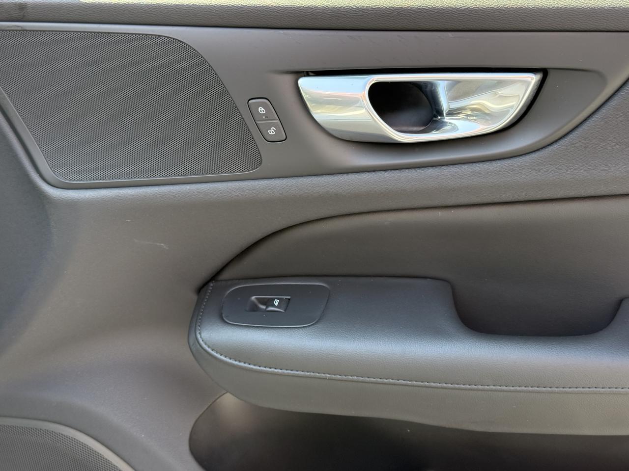 Volvo S60 B5 Core Dark 2024