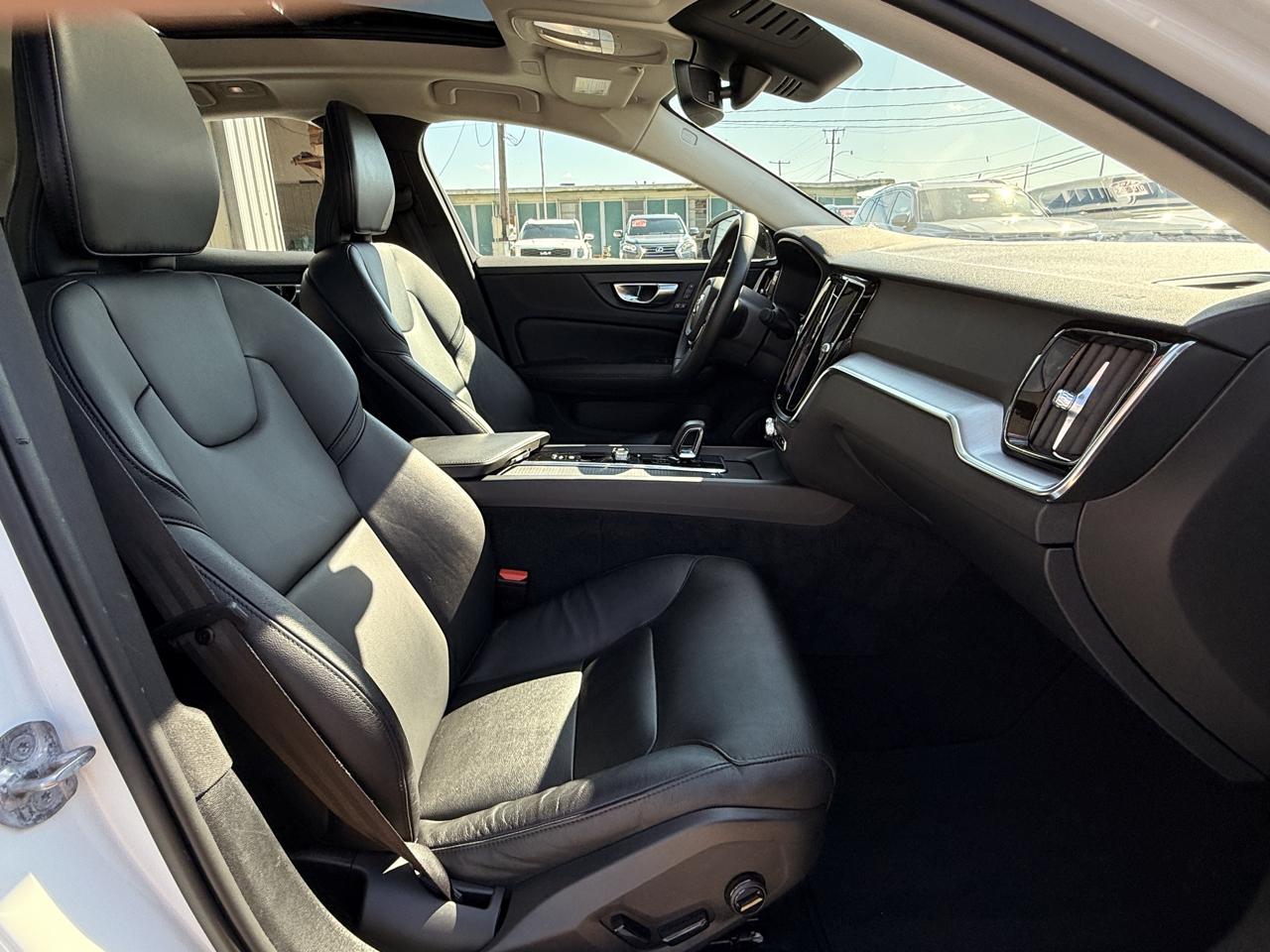 Volvo S60 B5 Core Dark 2024