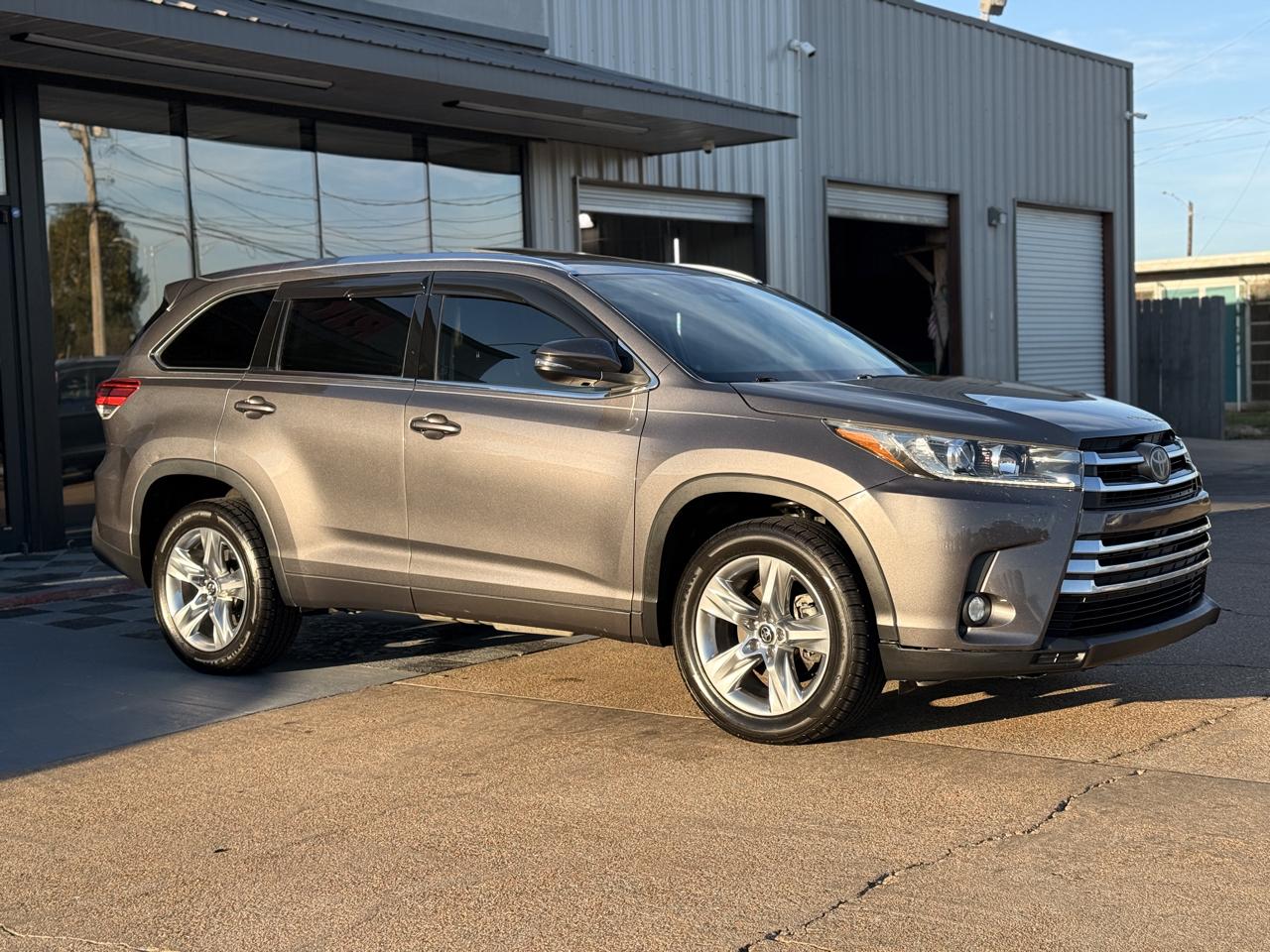 Toyota Highlander Limited Platinum FWD V6 2017